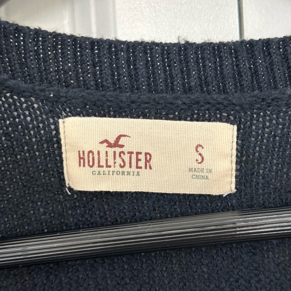 NWOT Hollister Women's Navy V-Neck Sweater - Picture 3 of 7